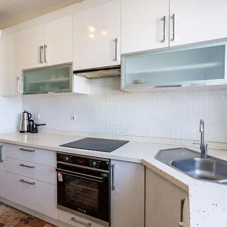 Lovely Flat With Great Location In Sisli
