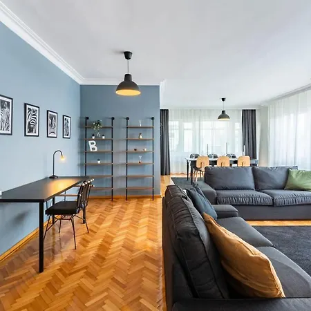 Lovely Flat With Great Location In Sisli *