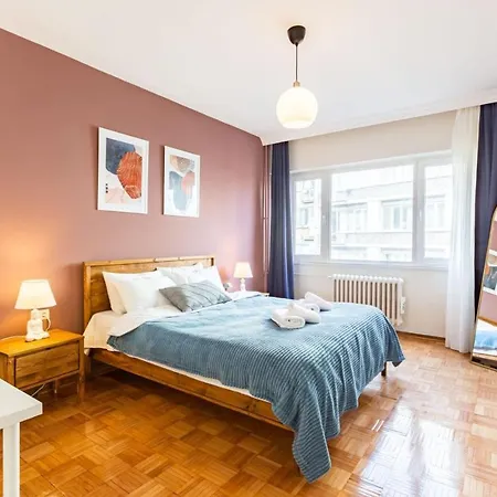 Lovely Flat With Great Location In Sisli