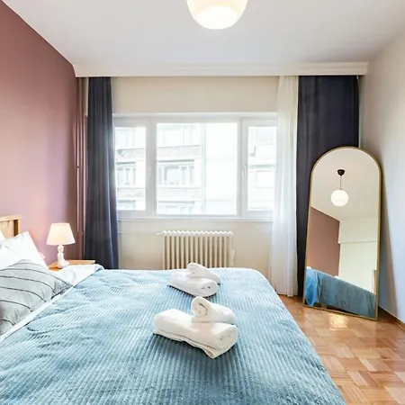 Lovely Flat With Great Location In Sisli *